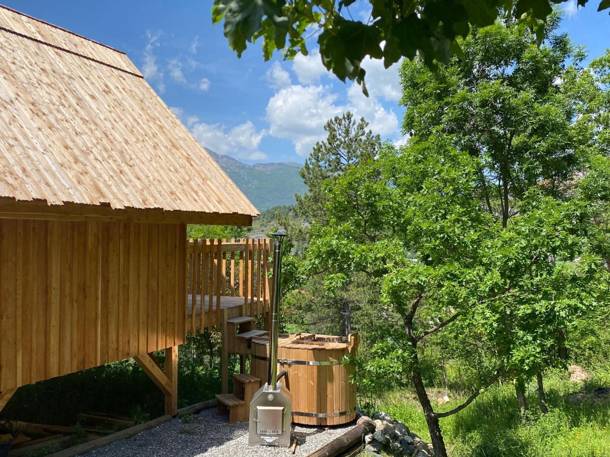 Les Cabanes Du Dauphine Et Logis A La Ferme Gap Room photo